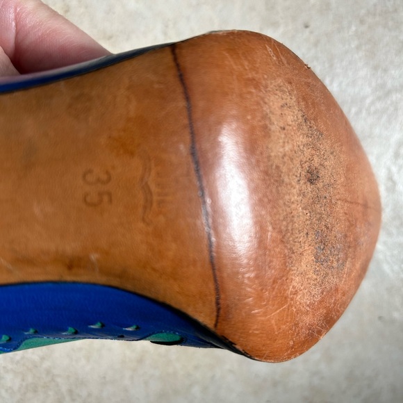 Unique GUCCI two tone leather pumps! Size 5! Excellent condition. - Picture 5 of 10